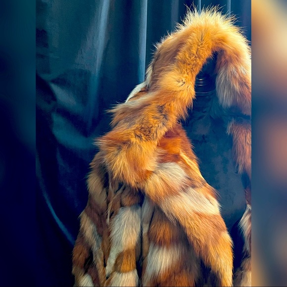 Greek Fur Coat (Natural Fox Fur Coat) - Picture 2 of 8